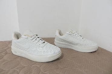 nike mk2: Nike Air Force 1 – bele patike sa reljefnim detaljima zvezdica - — 2