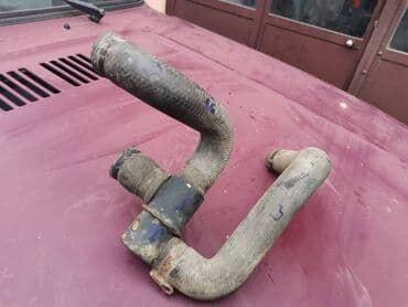 univerzalni termostat za auto: Termostat sa crevima Lada 2121 Niva br.3. Polovno, očuvano. Skinuto sa — 1