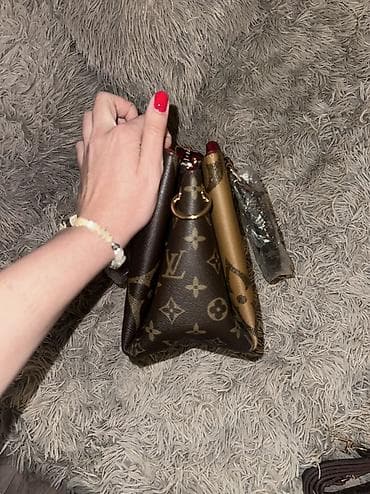 Lične stvari: Torba sa monogram printom – model sa tri odvojena dela - Dizajn — 2