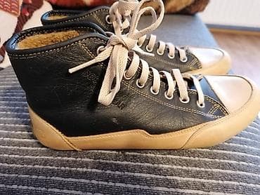 Patike Dockers, broj 37. Duzina gazista 24 cm. Kupljene u Nemackoj i na lalafo.rs Patike Dockers, broj 37. Duzina gazista 24 cm. Kupljene u Nemackoj i