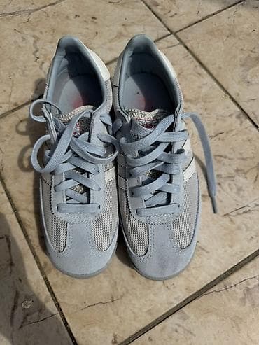 new balance zenske patike 550: Adidas Originals patike – sivi model sa tri bele pruge - Brend — 1