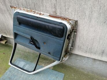 Auto delovi, gume i tjuning: Vrata desna prednja — 1