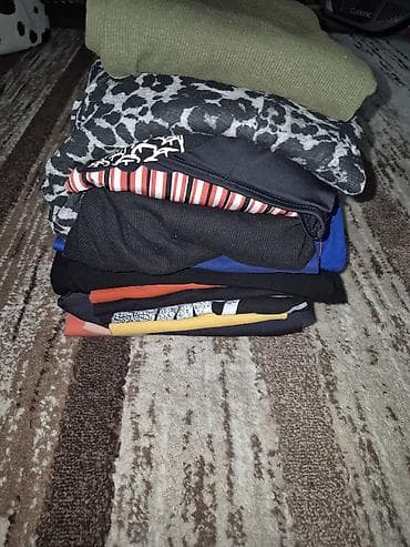 Paket ženske garderobe – majice, pantalone i haljina Sadržaj: -