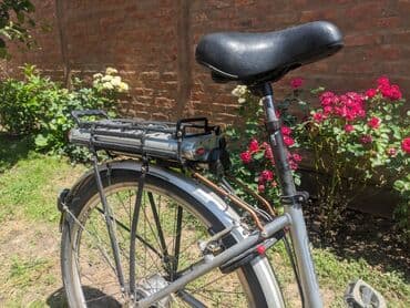 test iz engleskog za 3 razred: Električni bicikl Vital Bike u srebrnoj boji. Ima ram standardne — 11