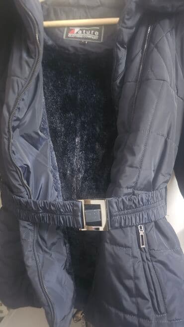 stradivarius zimska jakna: Ženska zimska jakna – tamnoplava L - Model do kukova, strukiran sa — 2