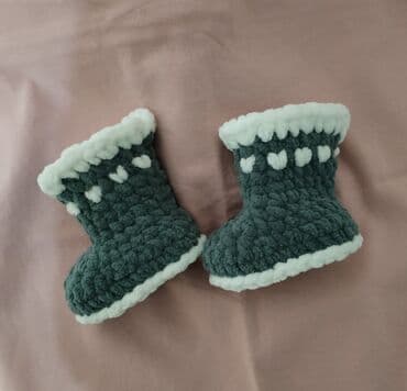 svecani zenski kompleti sa pantalonama: Ručni pleteni kompleti za bebe - Topli kompleti od mekane pređe — 1