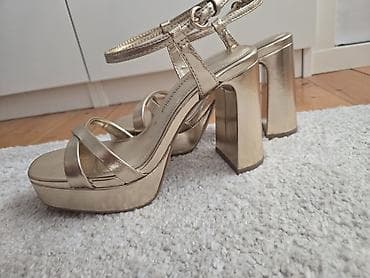 ženske sandale na petu: Zlatne sandale na platformu – Stradivarius - Brend/model — 2