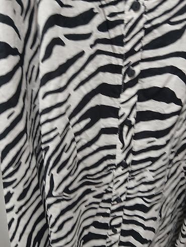 čizme čarape: Haljina sa zebra printom - Dizajn: crno‑beli zebra uzorak, V‑izrez. - — 2