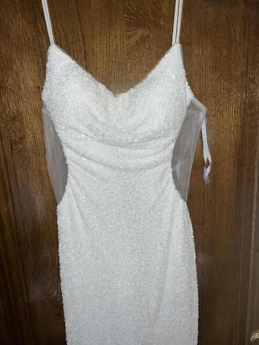 Ostala ženska odeća: Elegantna bela haljina na bretele, dužine do poda. - Kroj: uska — 2