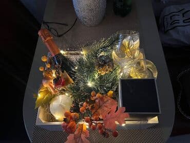 Prehrambeni proizvodi: Poklon korpa – premium set za degustaciju Sadržaj: - Pletena košara — 9