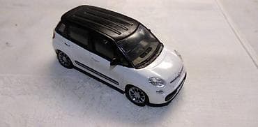 Mondo motors Fiat 500L, 1:43, naprslo z. staklo, z. zmigavci nisu