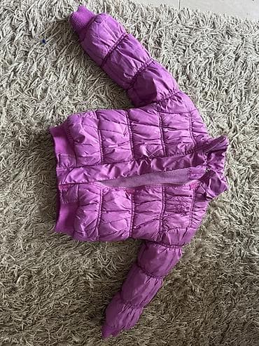 Sweaters and Turtlenecks: Dečija zimska jakna, ljubičasto‑roze boje. - Kroj: pufna jakna sa — 1