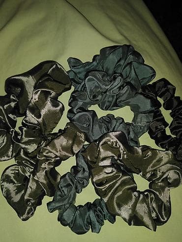 Satenske gumice za kosu – set raznobojnih scrunchie traka -