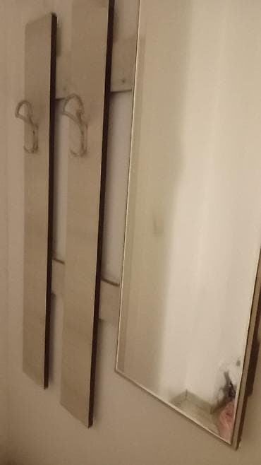 komode za kupaonu: Predsoblje – zidni paneli sa kukama + ogledalo - Set se sastoji od — 3