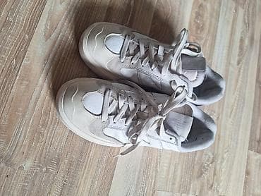 new balance patike bele: New balance bele patike, nosene 7-8 puta, ocuvane, 39.5 broj ali je — 5