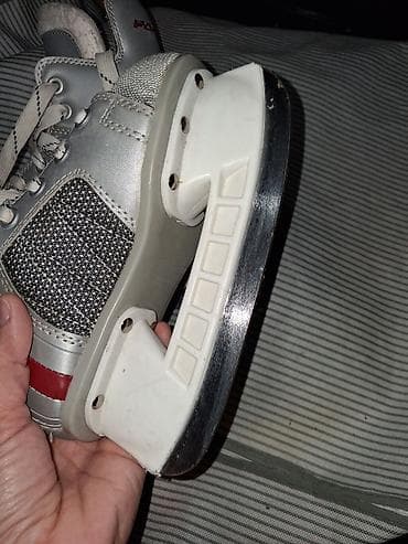 decij: Dečije hokejaške klizaljke (srebrno-crne sa crvenim detaljima) br 30 - — 2