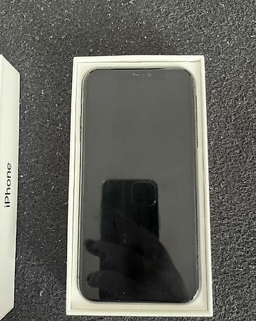 torba za laptop carpisa: Apple iPhone 11 u crnoj boji, sa originalnom kutijom. Telefon ima — 2