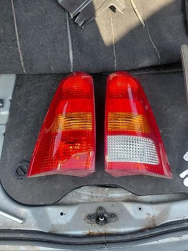 glava za sportski volan: Farovi za Ford Fokus 2002 restajling u odlicnom stanju, komplet sa — 2