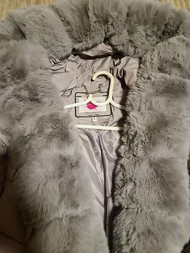 jakne pull and bear: Ženska zimska jakna sa krznom i pojasom odgovara za M i ako je — 2