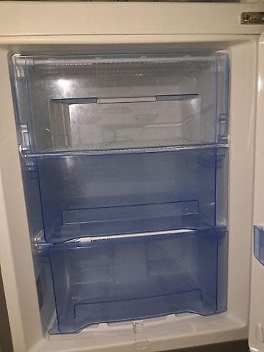 frižider za piće: Gorenje kombinovani frižider sa zamrzivačem dole, srebrne boje. - — 6