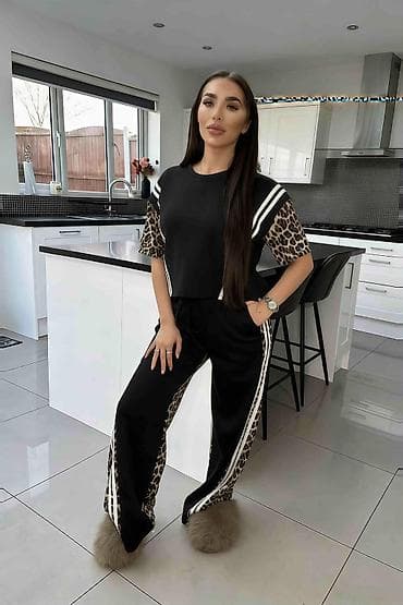 Skirts: Komplet
Cena 2800
Uni vel.
V22 — 7