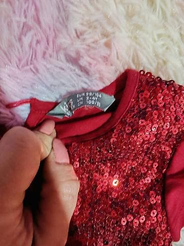 Dresses: Dečije svečane haljine (2 kom)jedna je 1000 din 1) Crvena haljina - — 2