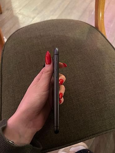 iphone 12 pro lalafo: Iphone 11 64gb, bez ostecenja
Dolazi u original kutiji sa USB-om — 3