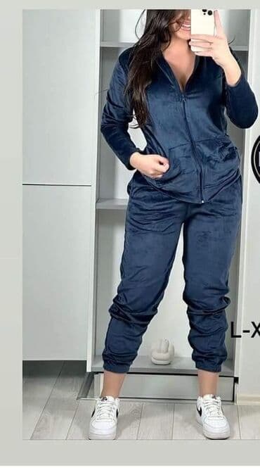 trenerka iz nemacke: Plisane trenerke,vece velicine.
2.700
L,XL,2XL,3XL — 13