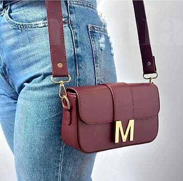 Belts: Ženska crossbody torba sa metalnim slovom “M” - Kompaktna torbica — 6