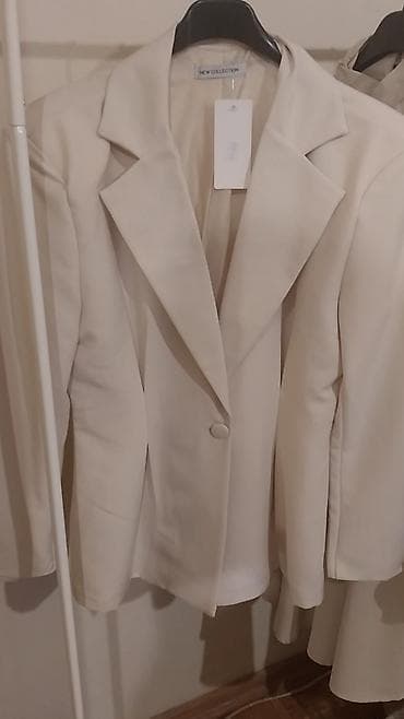 Elegantni ženski blejzer S do L,u nežnoj boji šampanjca - Kroj