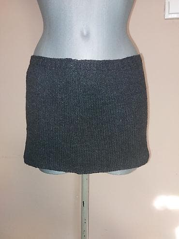 bele suknje do kolena: VUNENI MINIĆ Štrikani, izuzetno kratak minić, crne boje. Dužina 27cm — 1