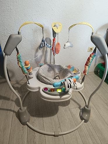 Prodajem Jumper u odlicnom stanju Placen pre 3 godine 16000, beba je