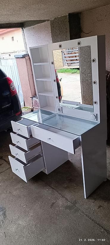 zidni panel za alat: Ogledalo za sminkanje sa stolom. Staklena ploca. Dimenzije 100x163x45 — 4