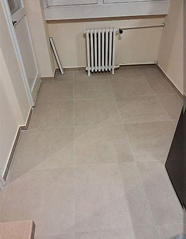 Reklamiranje, štampanje: Postavljanje svih vrsta pločica na zid i na pod. Cena usluge za — 2