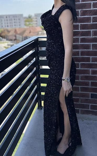 valentino womens sneakers: Elegantna duga večernja haljina u crnoj boji, bogato prošivena sitnim — 1