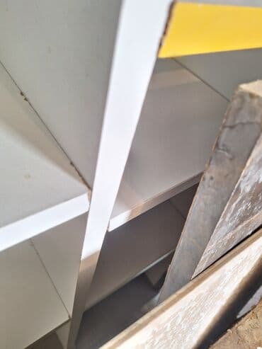 Betonski šank/kuhinjsko ostrvo sa policama - Materijal: masivna na lalafo.rs Betonski šank/kuhinjsko ostrvo sa policama - Materijal: masivna