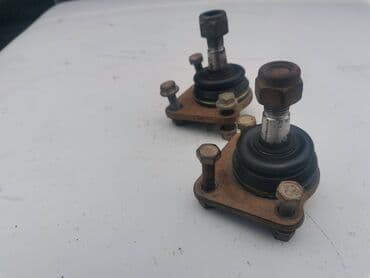 adapter za auto upaljač sa 220v na 12v: Donje kugle trapa Lada 21214i Niva 2012 godiste. Polovno. ocuvano — 6