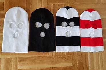 Fantomke Kape su 800din a fantomke 2000din komad.Šal je 1500din. Ako