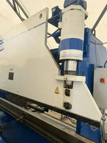 Specijalizovana tehnika: Abkant presa Proizvodjac: NZGP-SSSR Max. debljina lima 5,00mm — 4