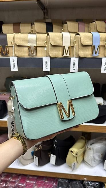mona haljine svecane: Ženska torba MONA – elegantna crossbody/ramena torba sa zlatnim “M” — 9
