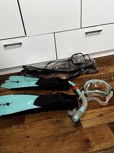 broj 40 u cm: Peraja br 41-42,naocare i disaljka su u odlicnom stanju sa sitnim — 1