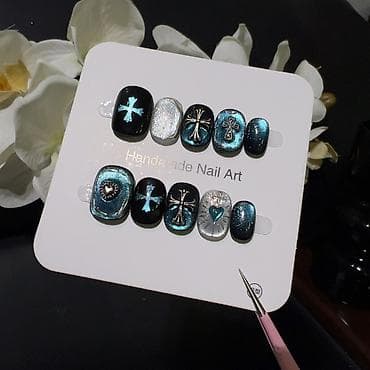 set za negu noktiju: Ručno rađene presovane nokti-tipse – kolekcija “Teal Galaxy” - Set — 6
