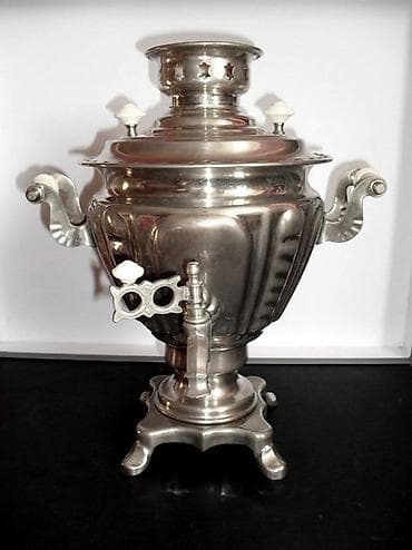 letece vile: Ruski samovar 2 Luksuzan Star, izuzetno očuvan, stoji u vitrini — 1