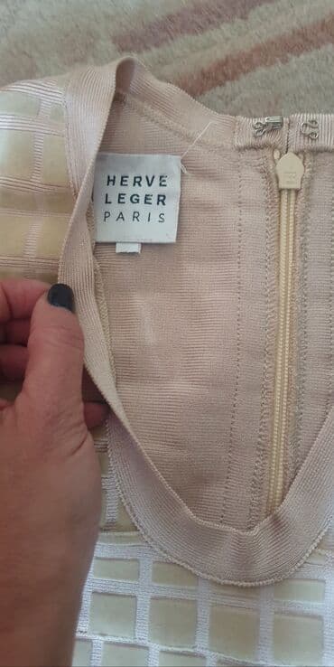 opposite niš: HERVE LEGER Paris original haljina. Bež boje, teška, deblji materijal — 1