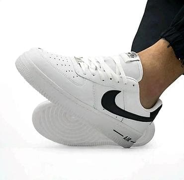 premiata crne muske patike: Muške patike – bele sa crnim Swoosh detaljem - Klasičan nizak profil — 1
