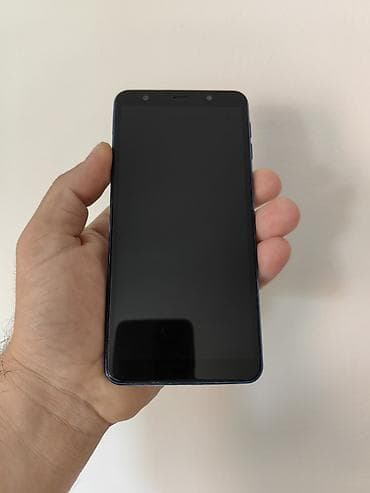 Samsung A7 2018 dual sim sim free, sa 4/64 gb memorije. Dobro očuvan i