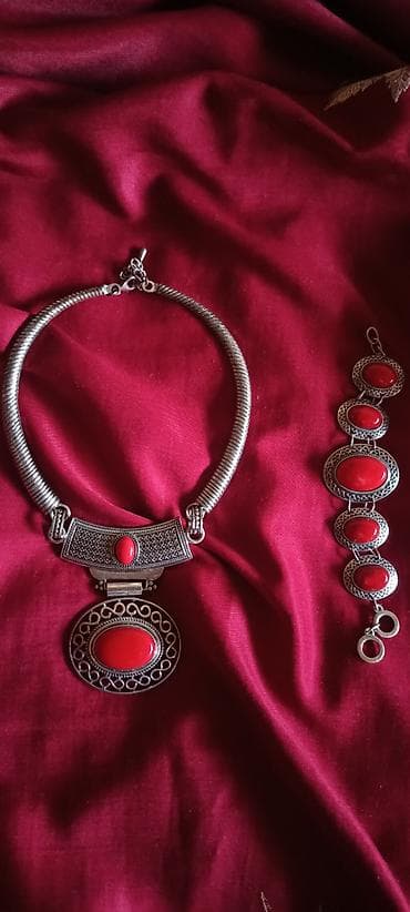 Prelep set nakita ogrlica i narukvica, efektan, elegantan, podiže