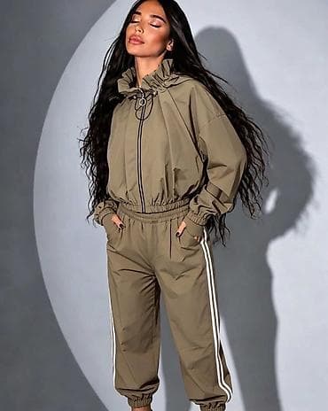 navigare odela: Zenski sportski komplet – jakna + pantalone
3500din
S M L — 2