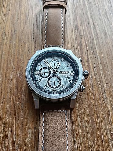 lanac sa krstom: Kućište od nerdjajućeg čelika, prečnik kućišta 44 mm, debljina kućišta — 4