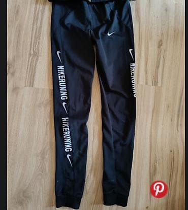 lacoste kompleti: Prodajem komplet Nike trenerka,original,mokra likera,nenošena,M — 2